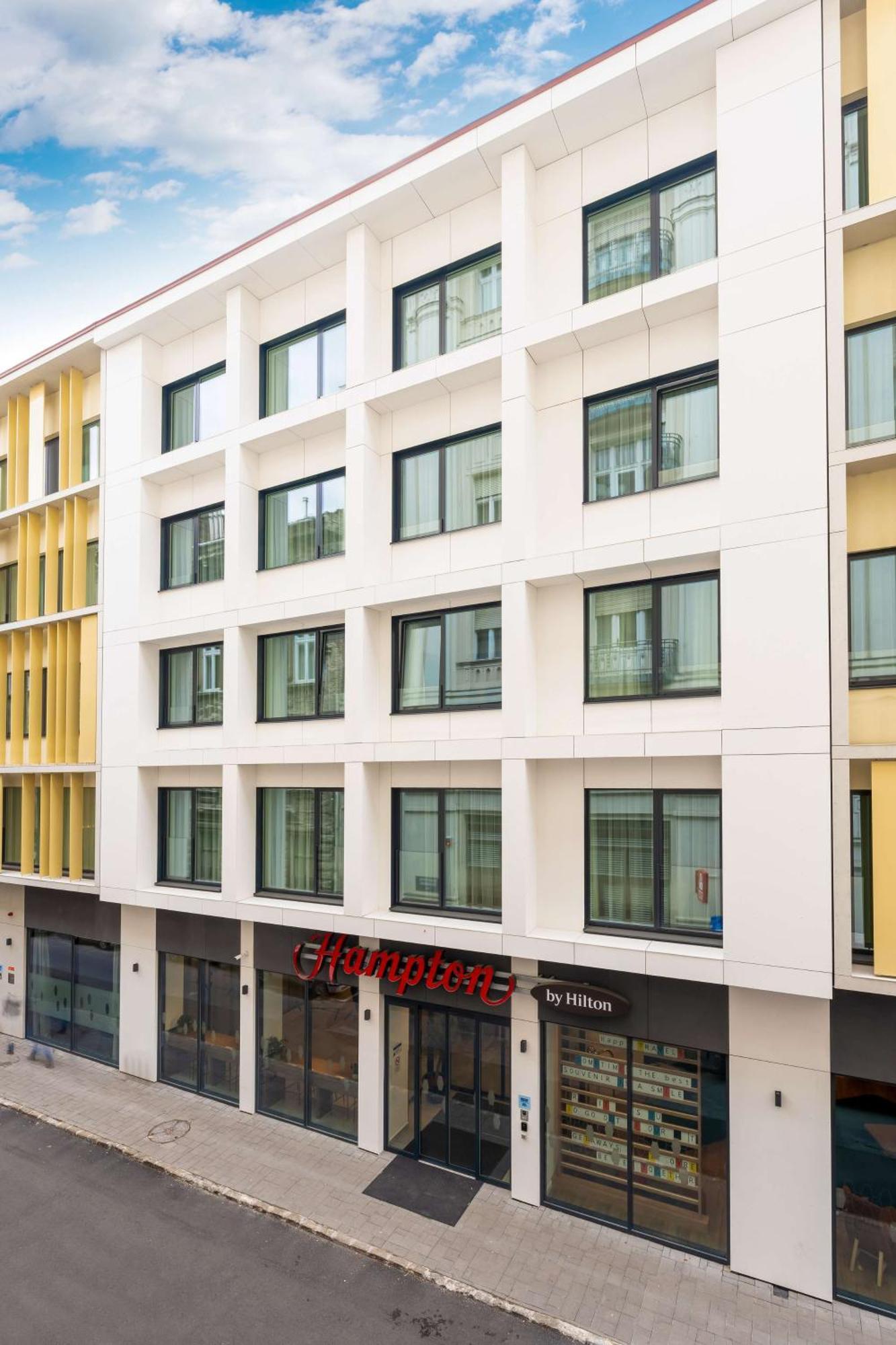 Hampton By Hilton Budapest City Centre Budapeste Exterior foto